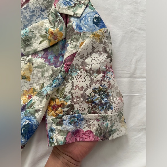 Vintage Korean Brand Total Fashion Lace Floral Blouse - Picture 4 of 7